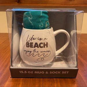 Warm & Toe-sty Beach - 15.5oz Mug and Sock Set